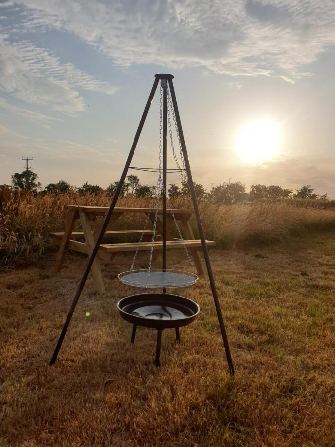 Liverton 6M Emperor Tent Near Whitby With Log Burner מראה חיצוני תמונה